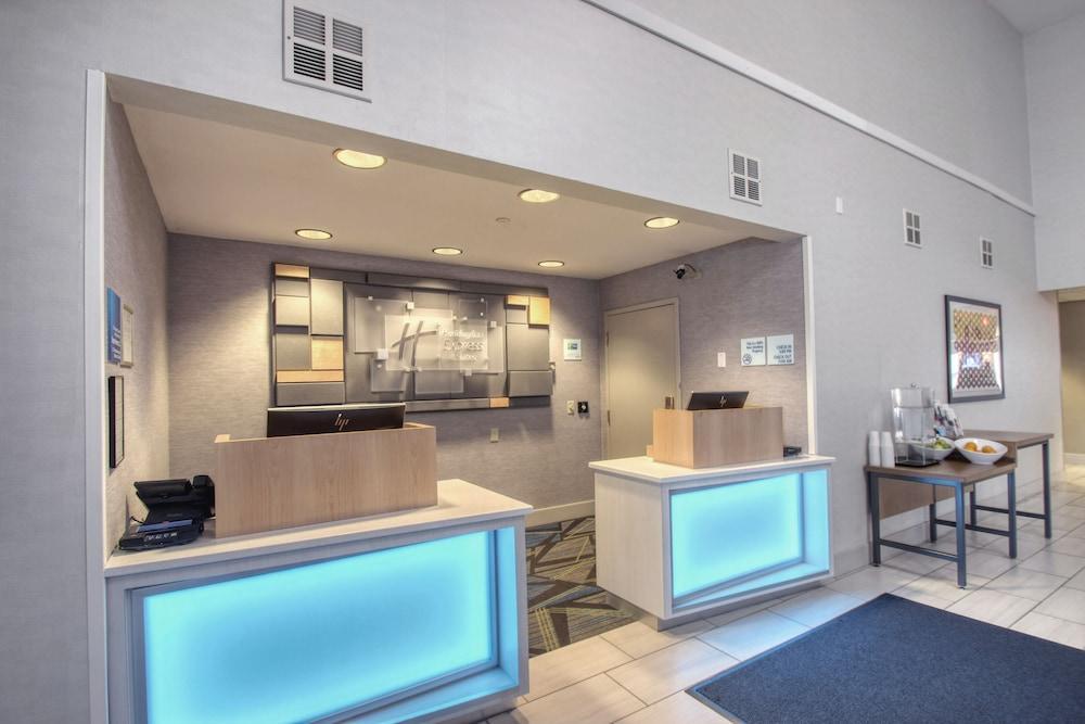 Holiday Inn Express Hotel & Suites Oshkosh - State Route 41 By Ihg Экстерьер фото