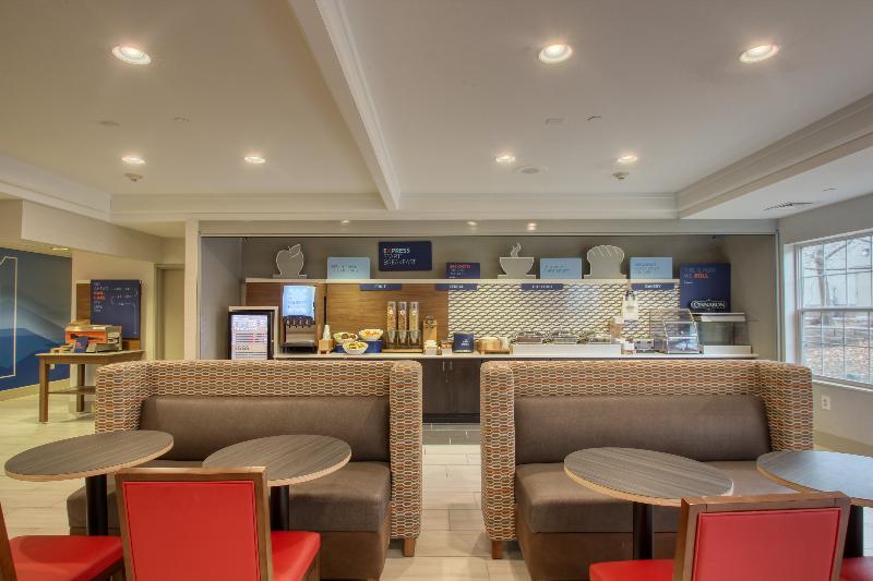 Holiday Inn Express Hotel & Suites Oshkosh - State Route 41 By Ihg Экстерьер фото