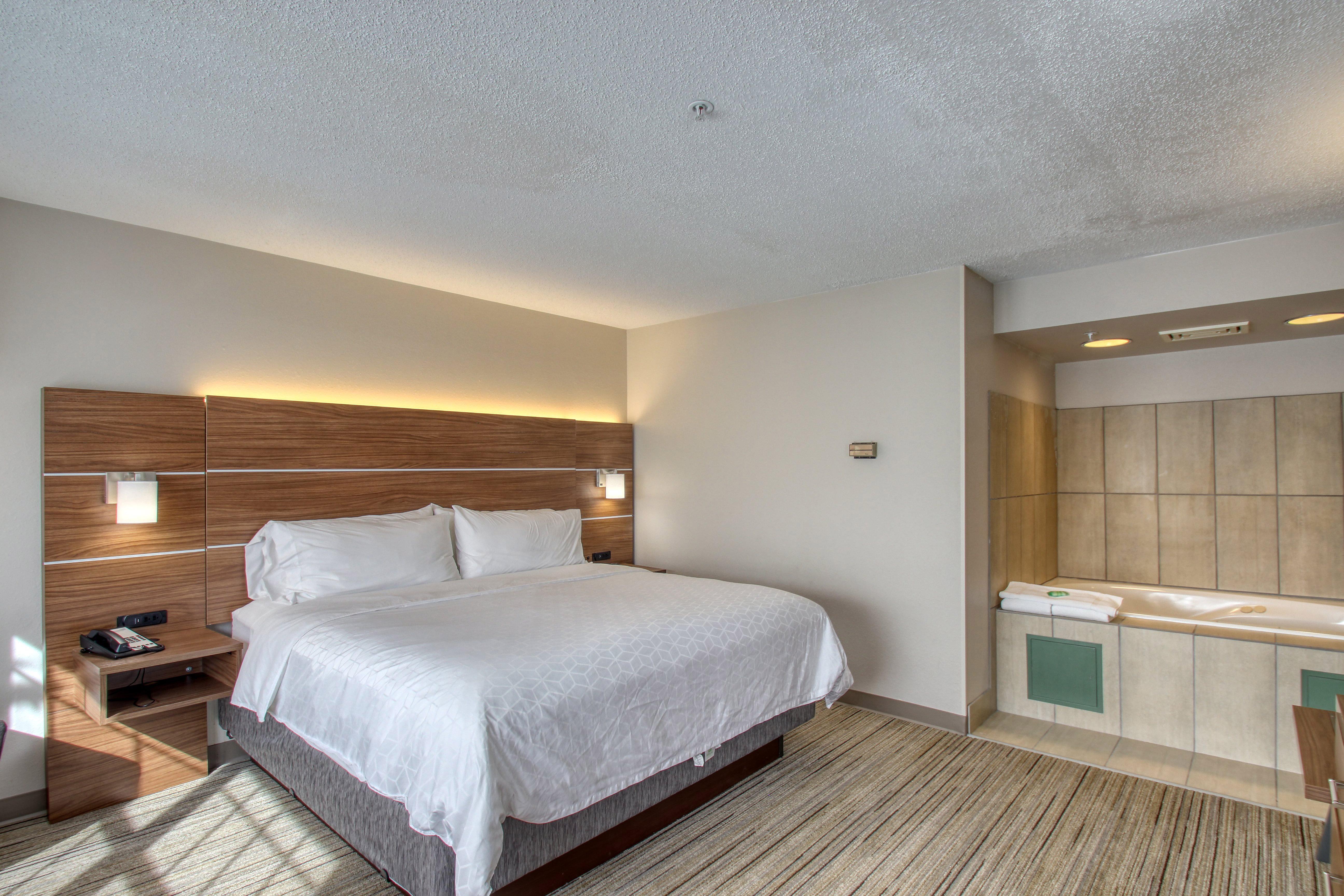 Holiday Inn Express Hotel & Suites Oshkosh - State Route 41 By Ihg Экстерьер фото