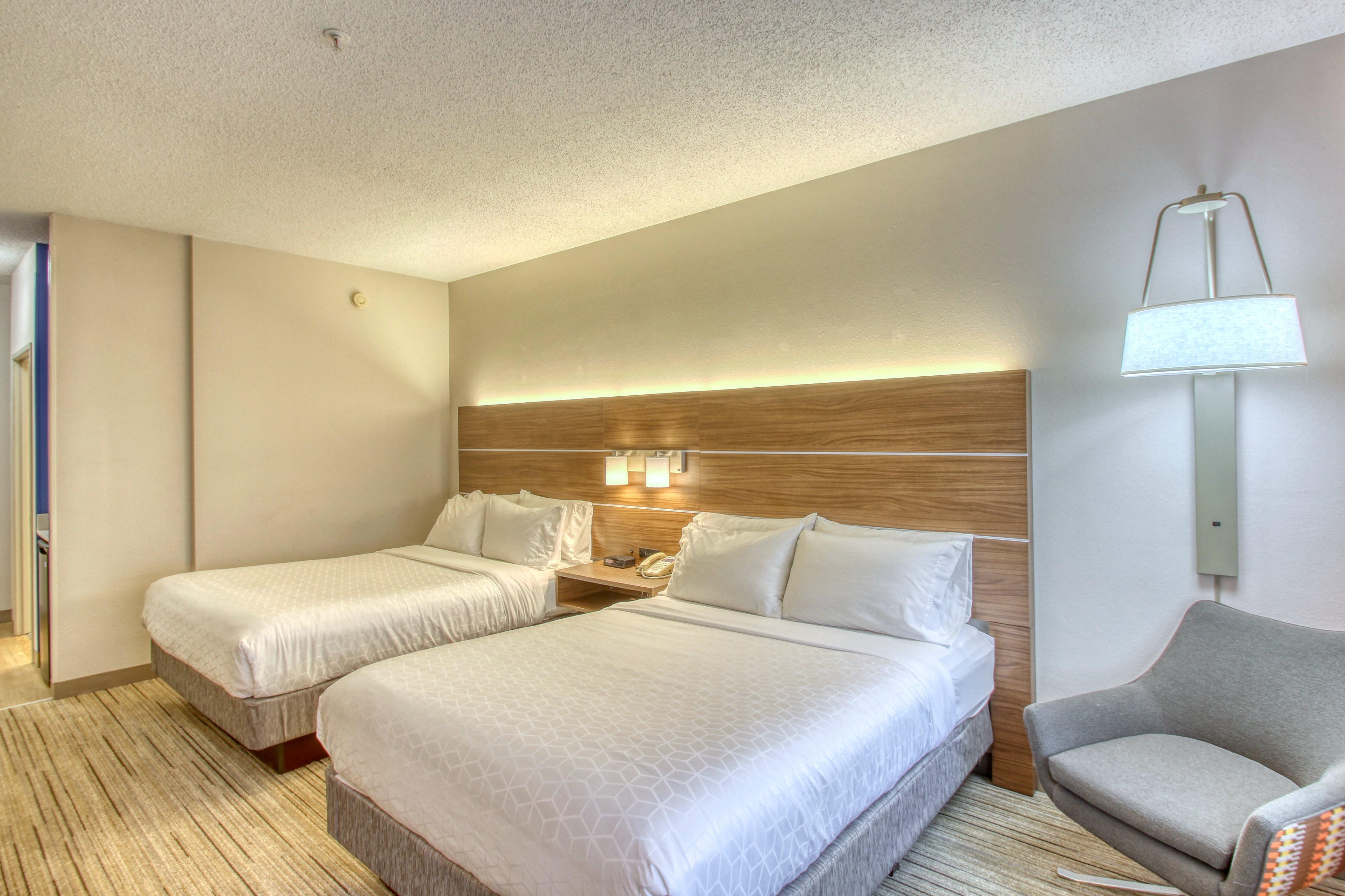 Holiday Inn Express Hotel & Suites Oshkosh - State Route 41 By Ihg Экстерьер фото