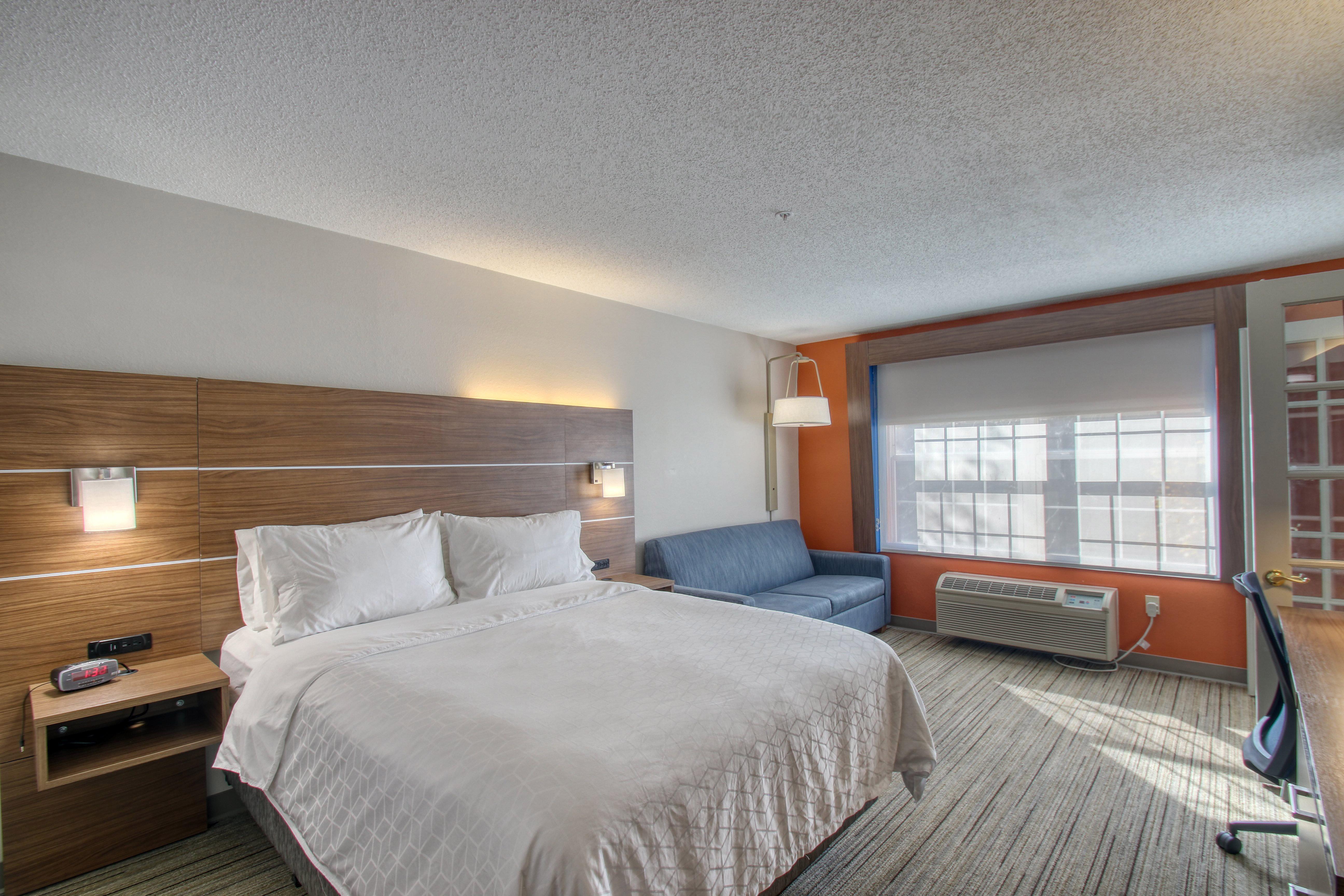Holiday Inn Express Hotel & Suites Oshkosh - State Route 41 By Ihg Экстерьер фото