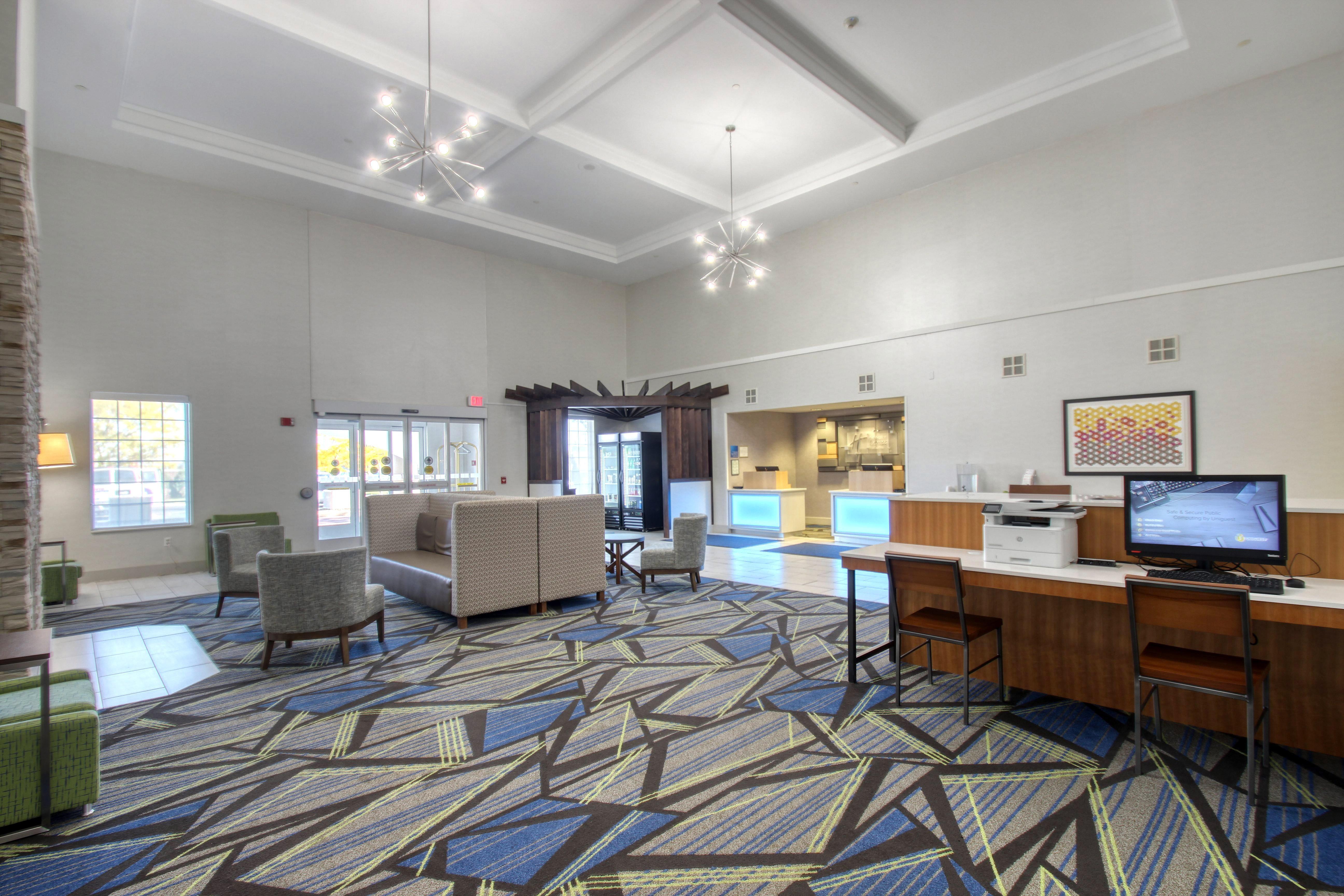 Holiday Inn Express Hotel & Suites Oshkosh - State Route 41 By Ihg Экстерьер фото