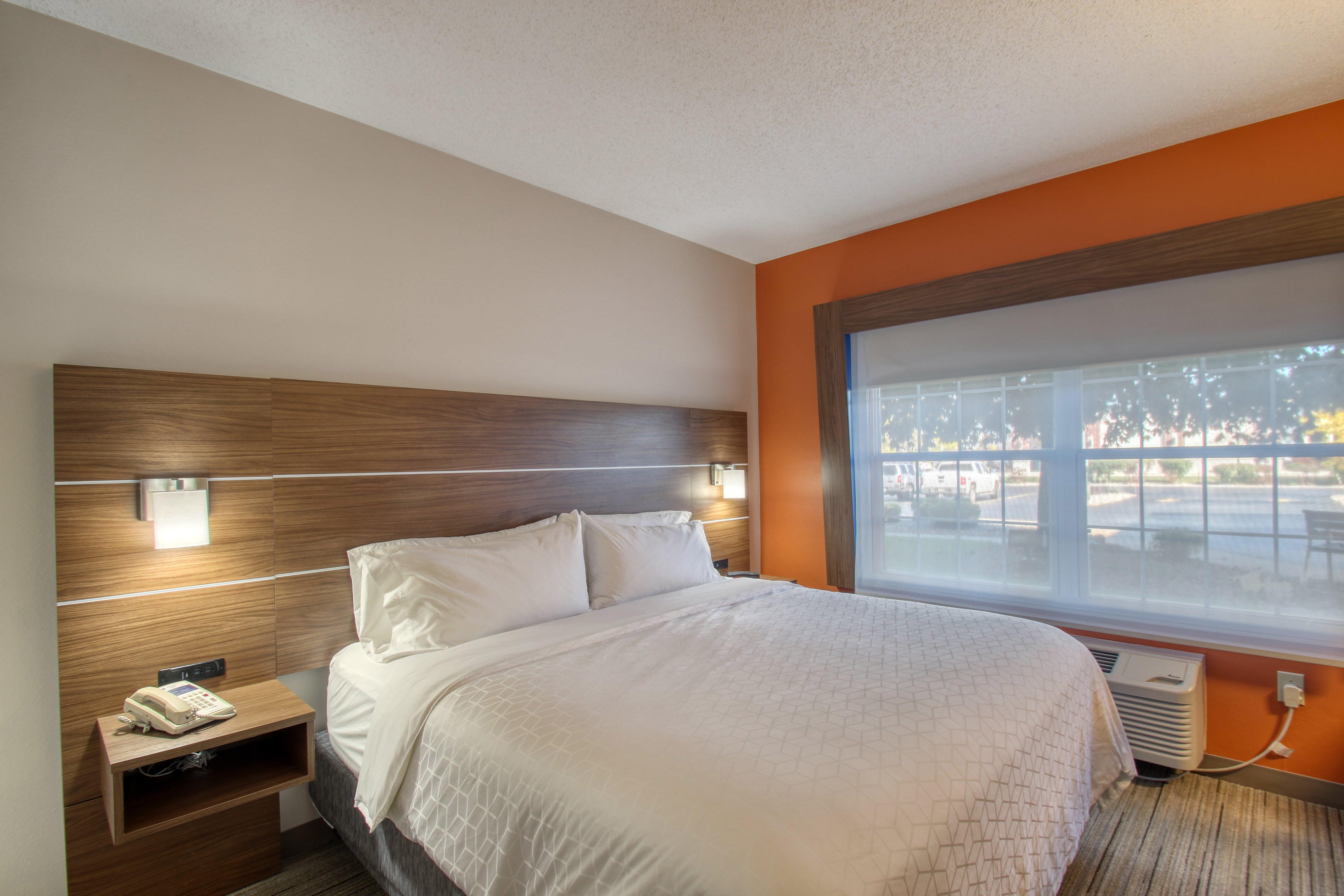 Holiday Inn Express Hotel & Suites Oshkosh - State Route 41 By Ihg Экстерьер фото