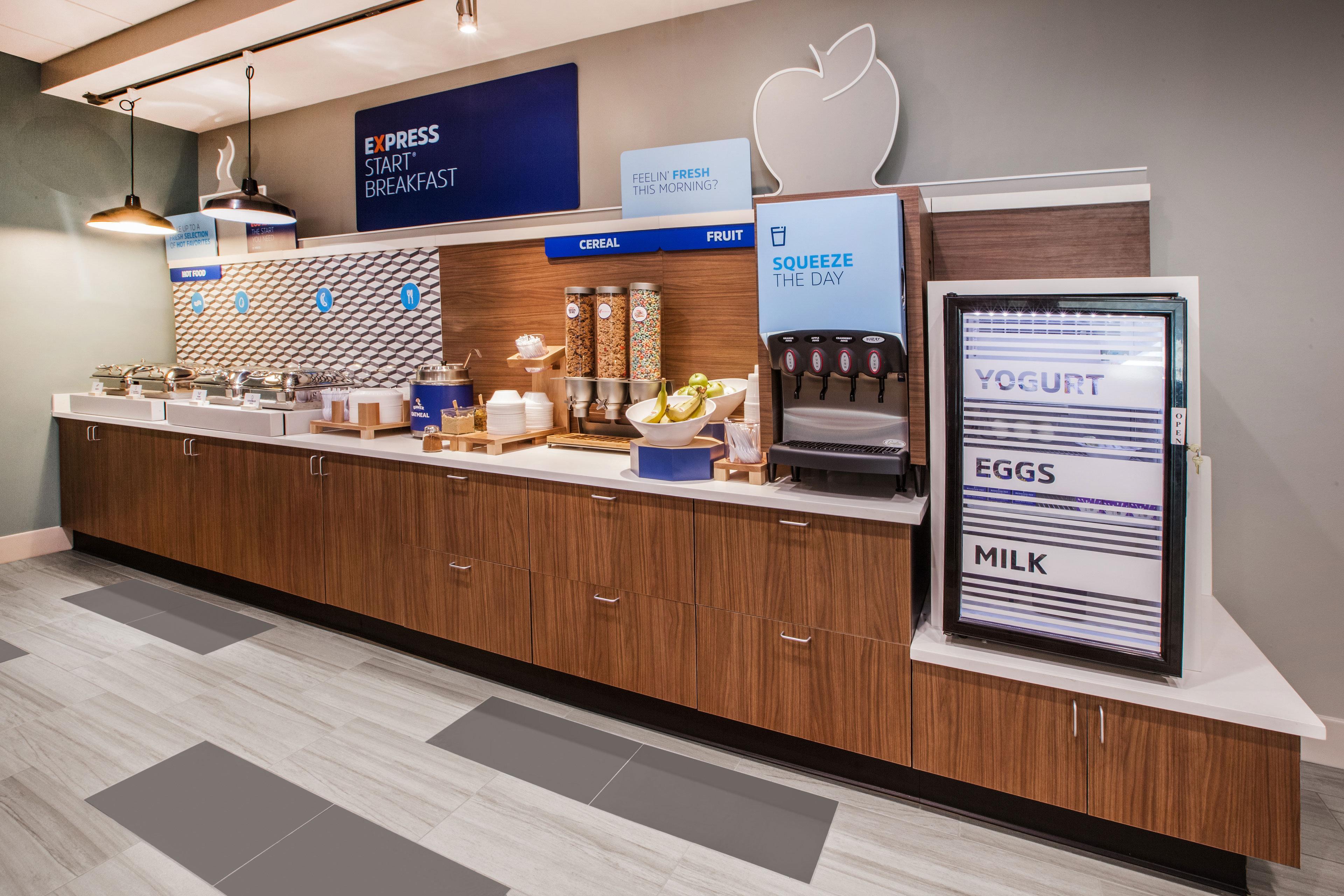 Holiday Inn Express Hotel & Suites Oshkosh - State Route 41 By Ihg Экстерьер фото