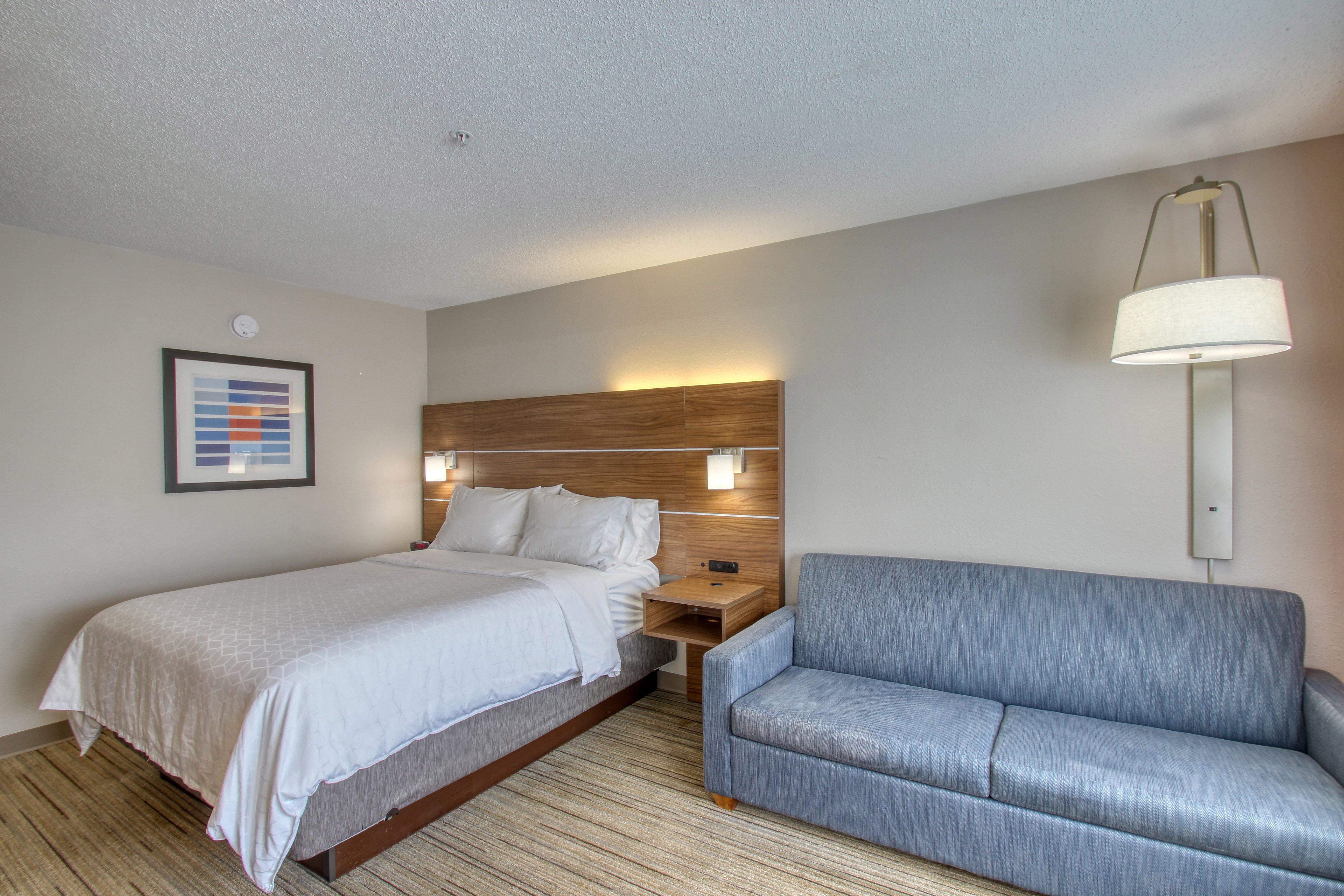 Holiday Inn Express Hotel & Suites Oshkosh - State Route 41 By Ihg Экстерьер фото