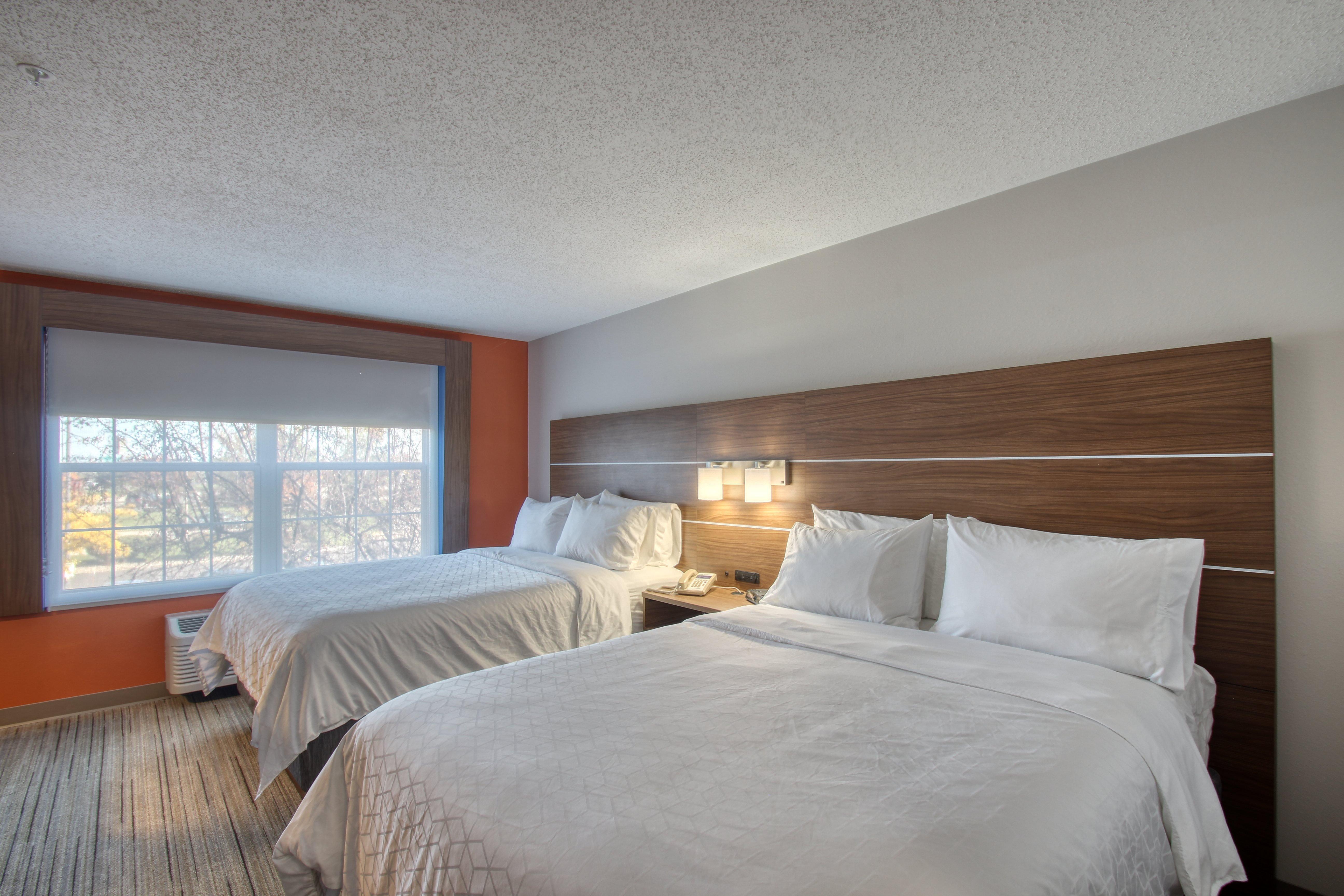 Holiday Inn Express Hotel & Suites Oshkosh - State Route 41 By Ihg Экстерьер фото