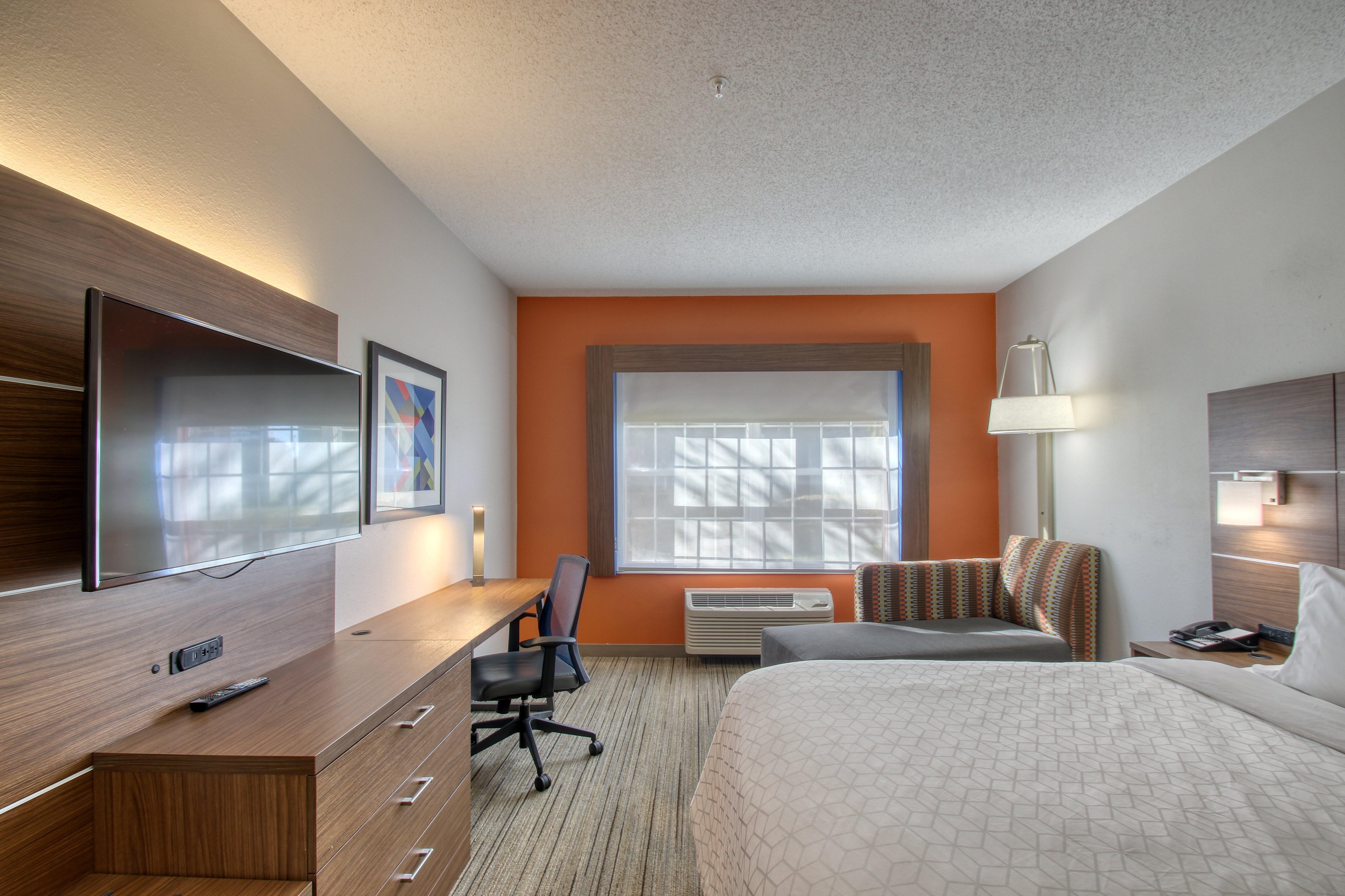 Holiday Inn Express Hotel & Suites Oshkosh - State Route 41 By Ihg Экстерьер фото
