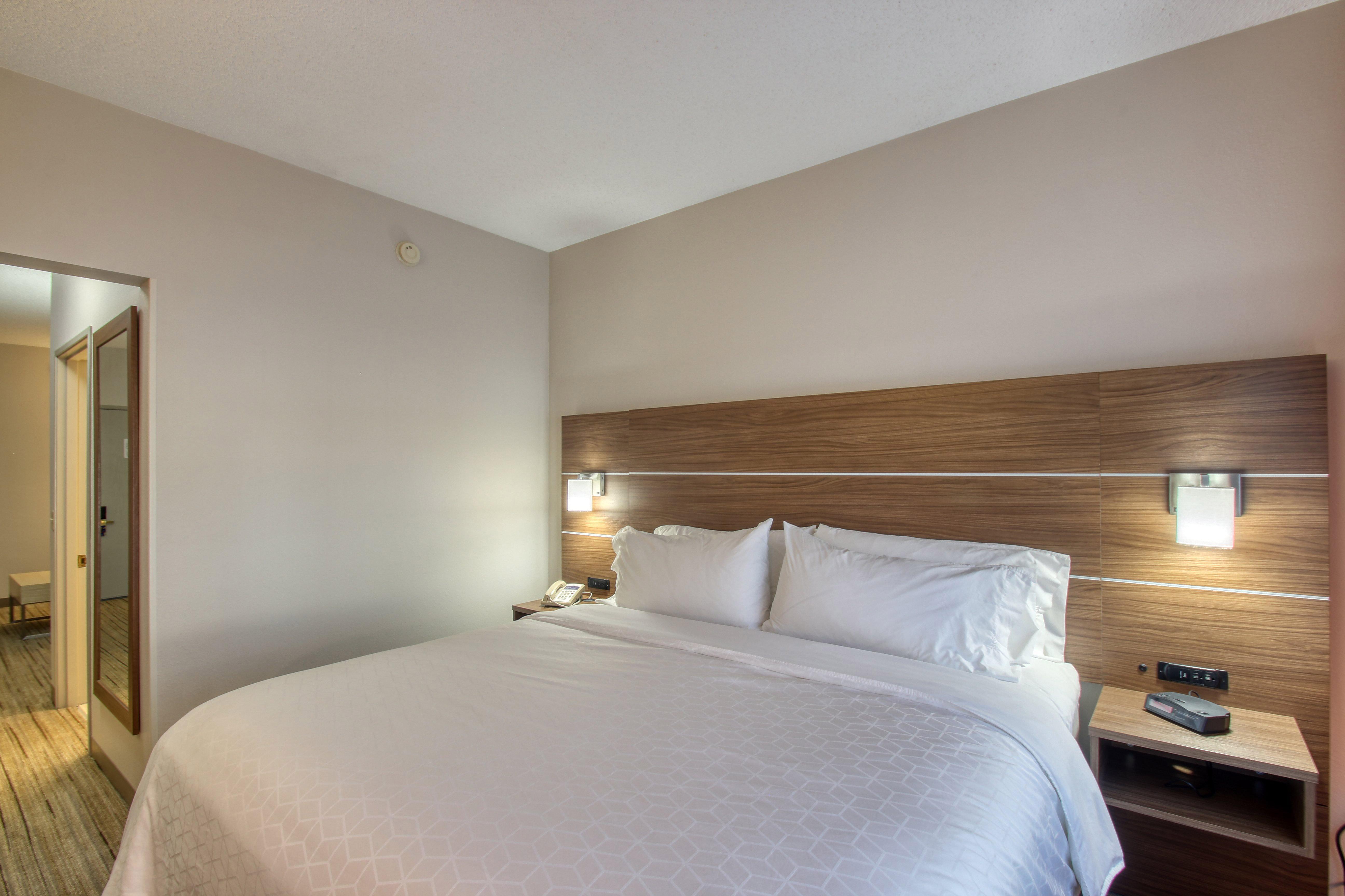 Holiday Inn Express Hotel & Suites Oshkosh - State Route 41 By Ihg Экстерьер фото