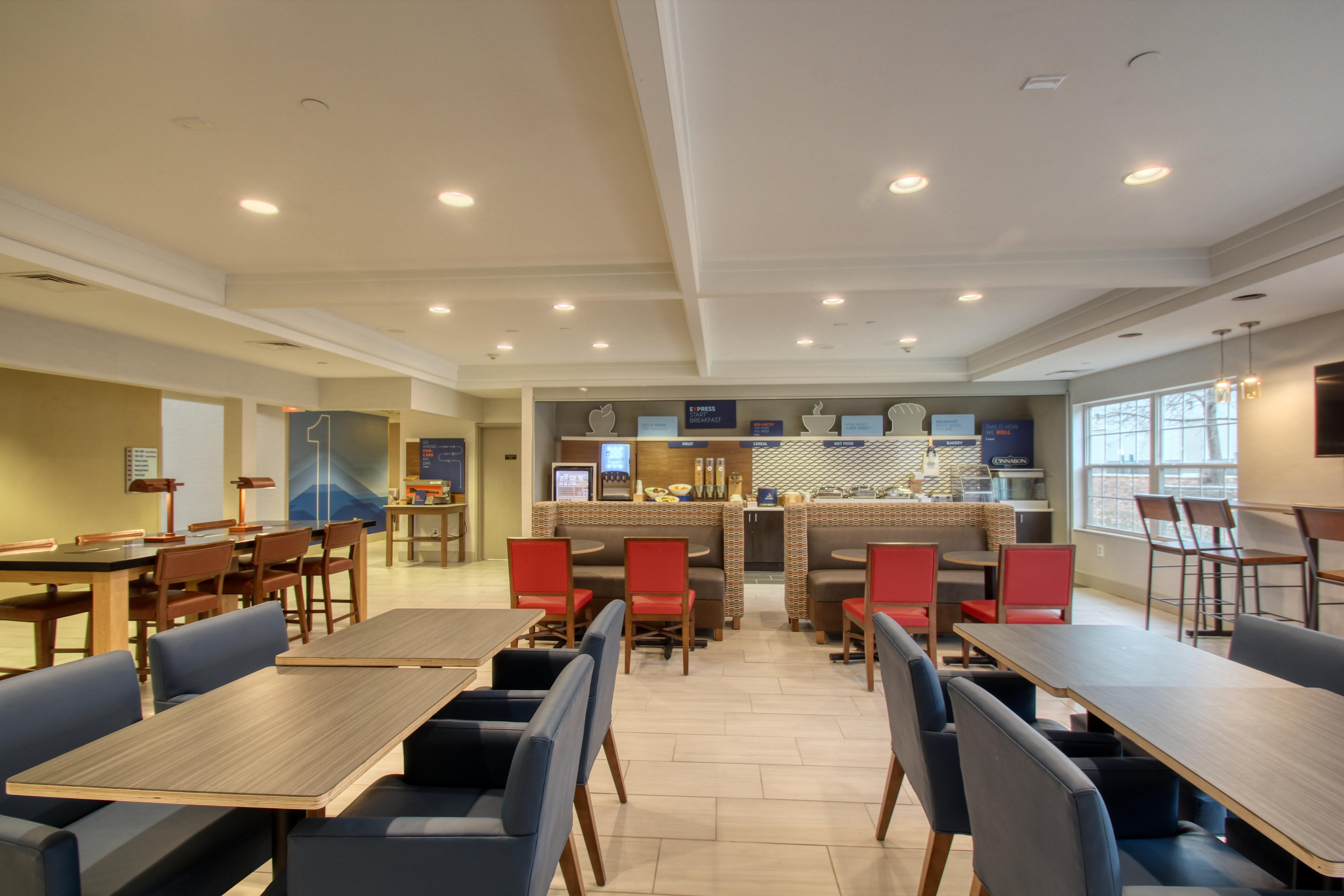 Holiday Inn Express Hotel & Suites Oshkosh - State Route 41 By Ihg Экстерьер фото