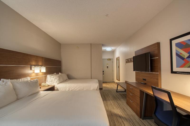 Holiday Inn Express Hotel & Suites Oshkosh - State Route 41 By Ihg Экстерьер фото