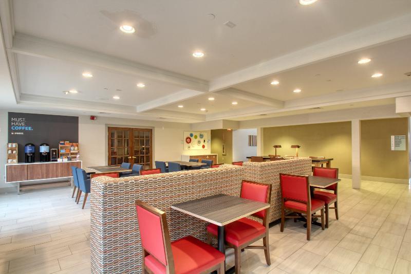 Holiday Inn Express Hotel & Suites Oshkosh - State Route 41 By Ihg Экстерьер фото
